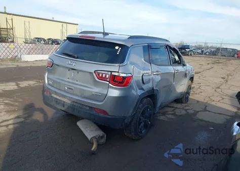 2018 Jeep Compass Latitude 4X4 from USA, damaged, VIN 3C4NJDBB2JT349366